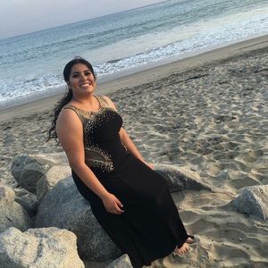 Meet your Posher, Adela